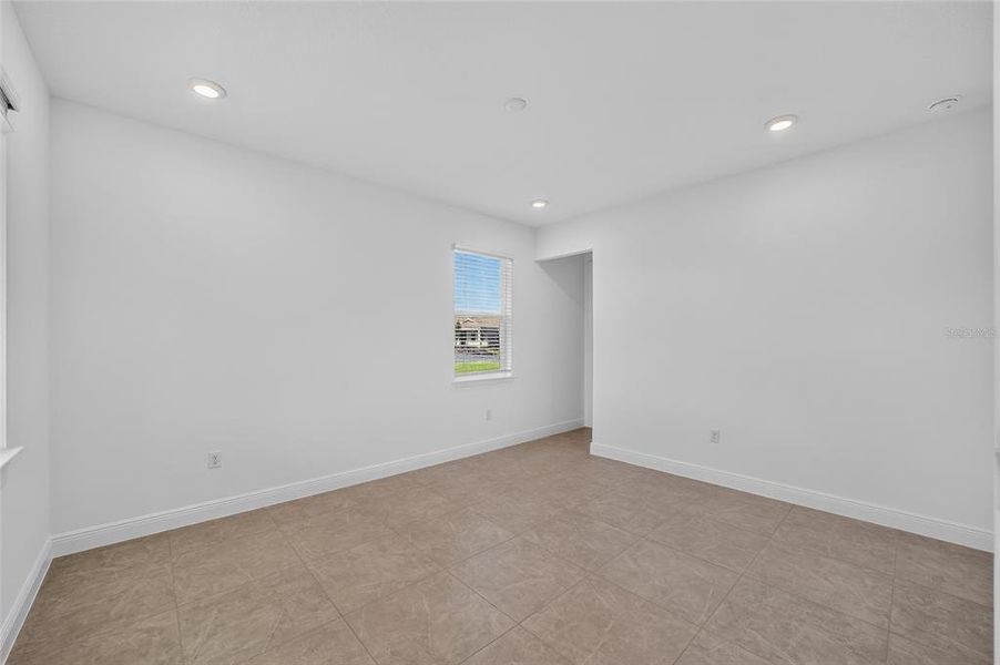 Spacious, unfurnished interior of a new home in , Ocala (Image 32).
