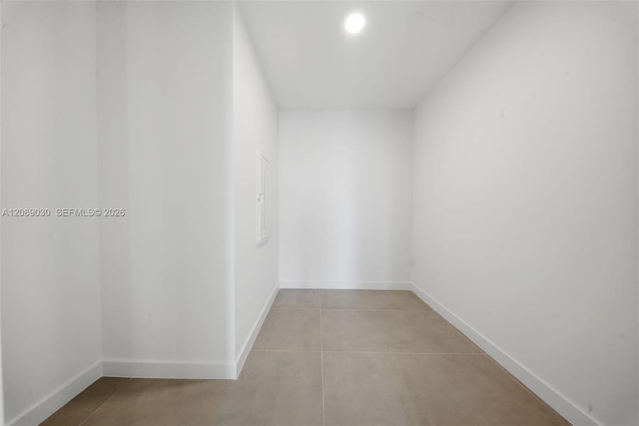 Spacious, unfurnished interior of a new home in , Miami (Image 22).