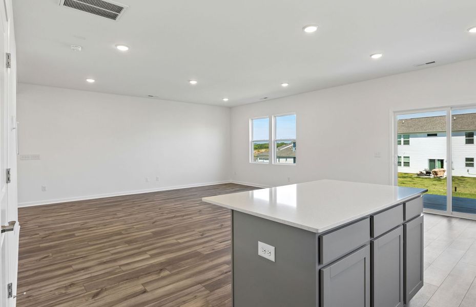 Spacious, unfurnished interior of a new home in Highlands of Carter's Station, Columbia (Image 28).