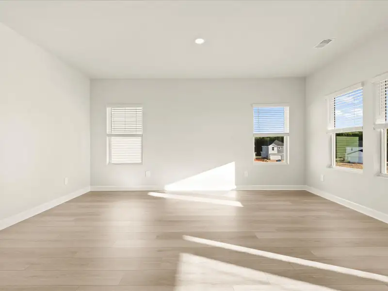 Spacious, unfurnished interior of a new home in Shiloh Valley, Piedmont (Image 10).