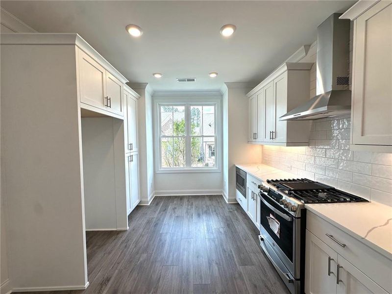 Furnished interior view inside a new home in Evanshire Townhomes, Duluth (Image 12).