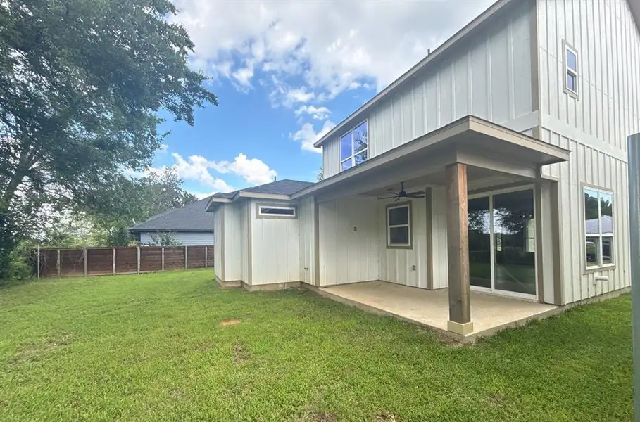 Exterior details and patio area of a home in , Kemp (Image 3).