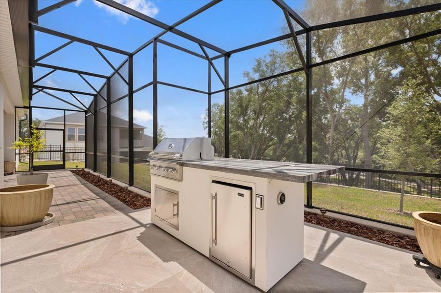 Exterior details and patio area of a home in , Apopka (Image 4).