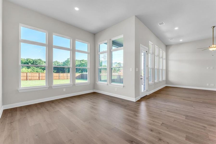 Spacious, unfurnished interior of a new home in Oaks Preserve, Mansfield (Image 25).