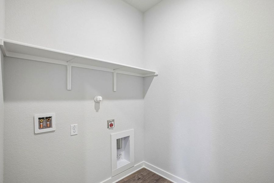 Spacious, unfurnished interior of a new home in Stallion Run, Buda (Image 30).