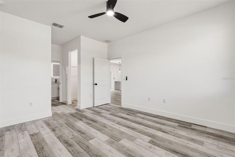 Spacious, unfurnished interior of a new home in , North Port (Image 24).