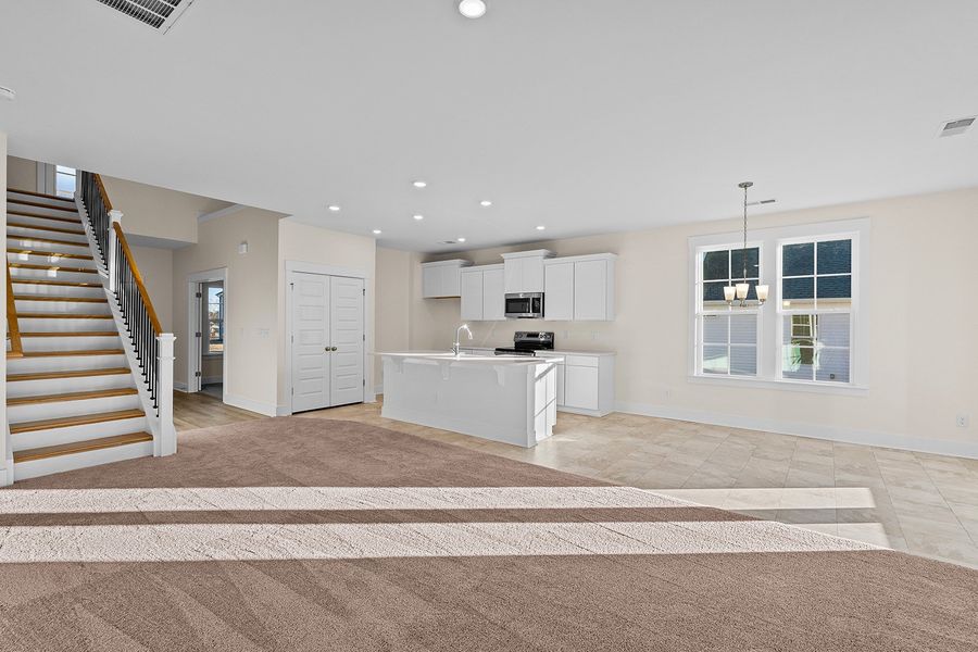 Spacious, unfurnished interior of a new home in Fieldstone, Lexington (Image 27).