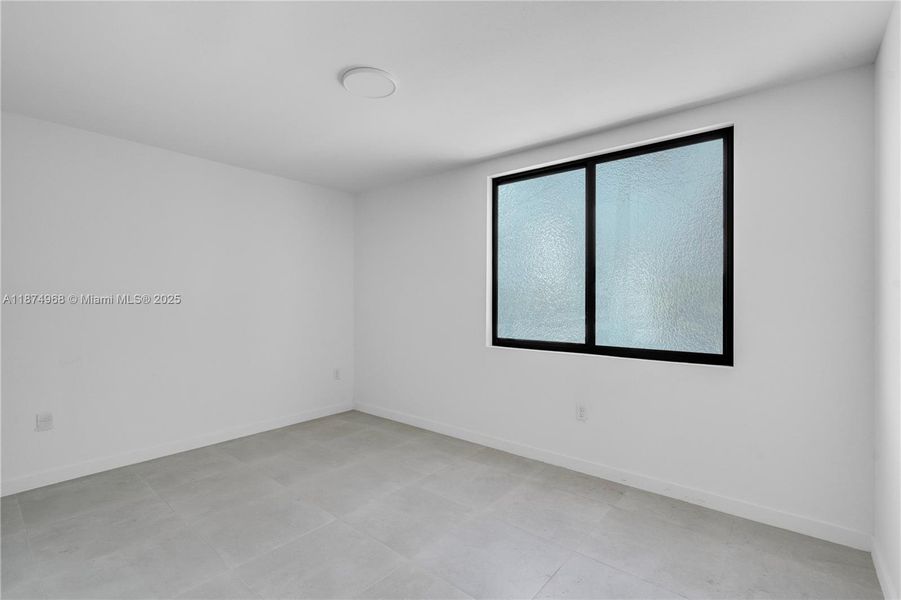 Spacious, unfurnished interior of a new home in , Miami (Image 12).
