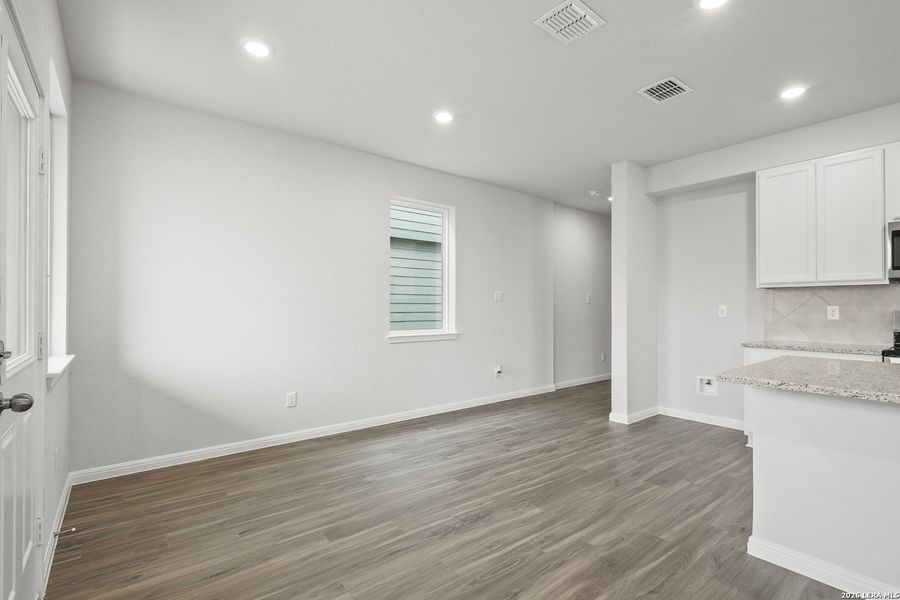 Spacious, unfurnished interior of a new home in Melissa Ranch, San Antonio (Image 27). Spacious, unfurnished interior of a new home in Melissa Ranch, San Antonio (Image 27).