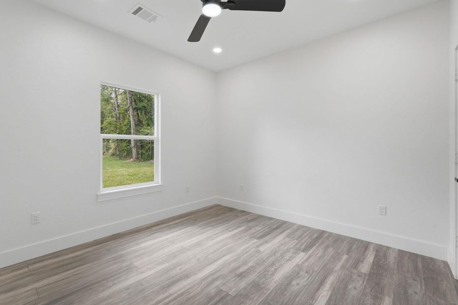 Spacious, unfurnished interior of a new home in , Conroe (Image 21).