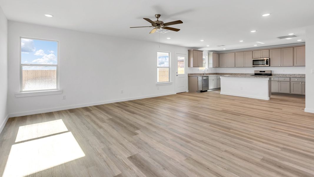 Spacious, unfurnished interior of a new home in Terra Vista, Lubbock (Image 14).