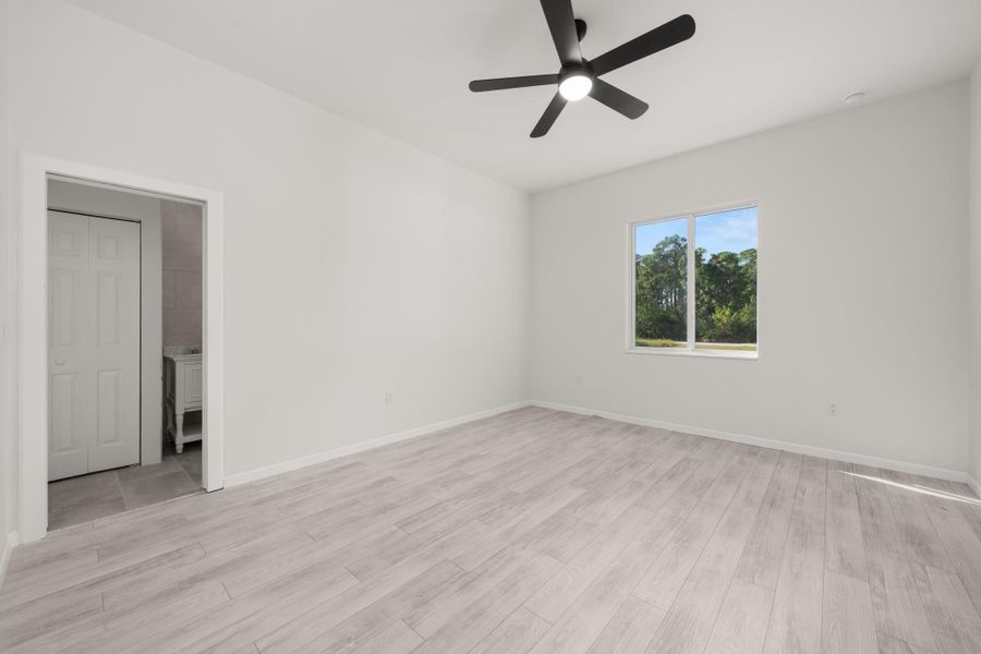 Spacious, unfurnished interior of a new home in , Lake Placid (Image 20).
