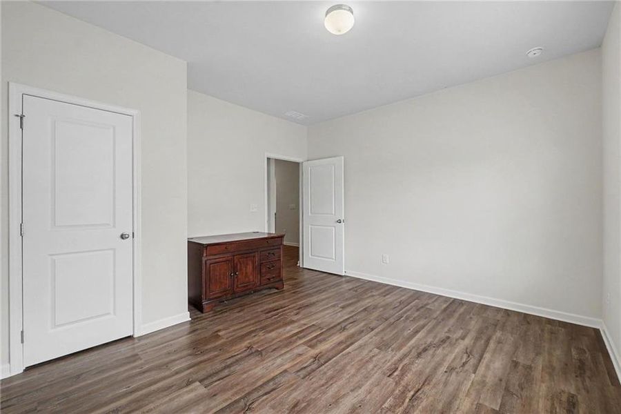 Spacious, unfurnished interior of a new home in Villages at Cedar Hill, Dallas (Image 30).