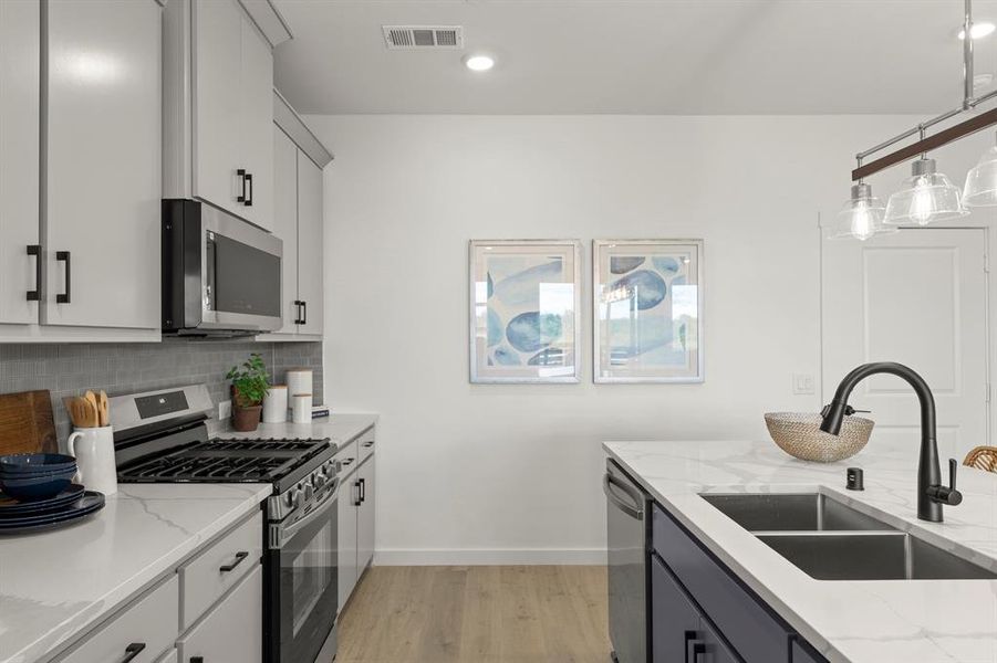 10. 2005 Aldrich - Kitchen (2)