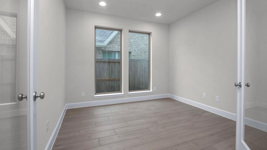 Spacious, unfurnished interior of a new home in Riceland, Mont Belvieu (Image 18).