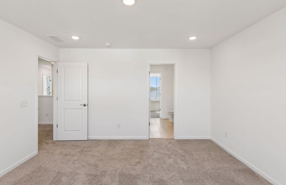 Spacious, unfurnished interior of a new home in Highlands of Carter's Station, Columbia (Image 22).