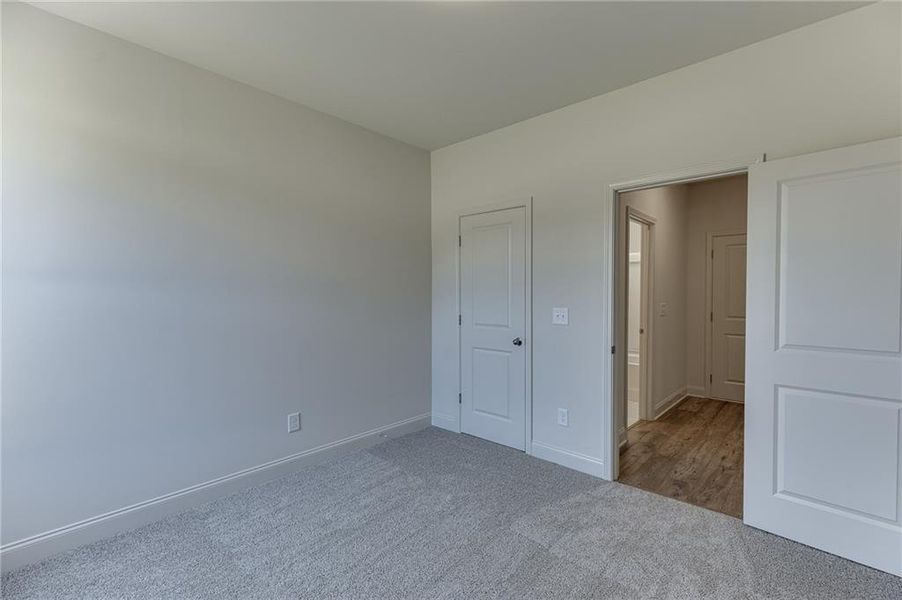 Spacious, unfurnished interior of a new home in , Jefferson (Image 32).