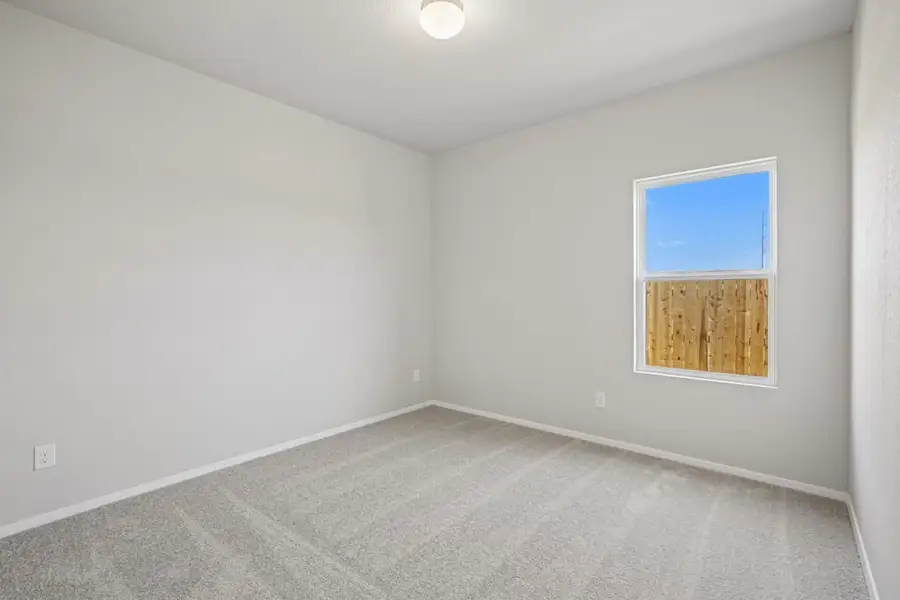 Spacious, unfurnished interior of a new home in Cloverleaf, Austin (Image 19).