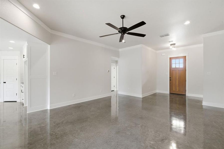 Spacious, unfurnished interior of a new home in , Weatherford (Image 15).