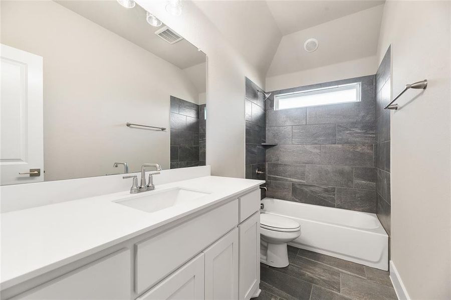 Furnished interior view inside a new home in Crystal Springs Estates, Alvarado (Image 16).