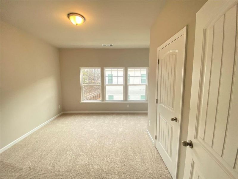 Spacious, unfurnished interior of a new home in Ross Pointe, Kennesaw (Image 10).
