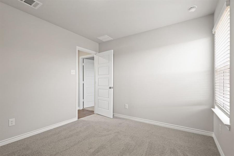 Spacious, unfurnished interior of a new home in Rocky Creek Crossing, Fort Worth (Image 9).