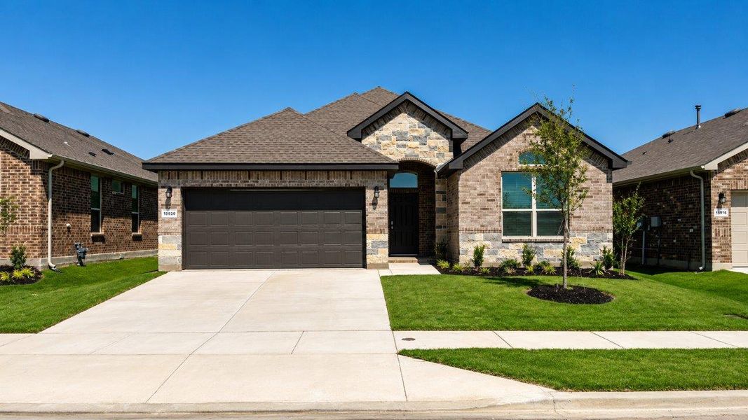 Front exterior of a new home in Trails of Elizabeth Creek, Fort Worth, TX, highlighting curb appeal (Image 1). Front exterior of a new home in Trails of Elizabeth Creek, Fort Worth, TX, highlighting curb appeal (Image 1).
