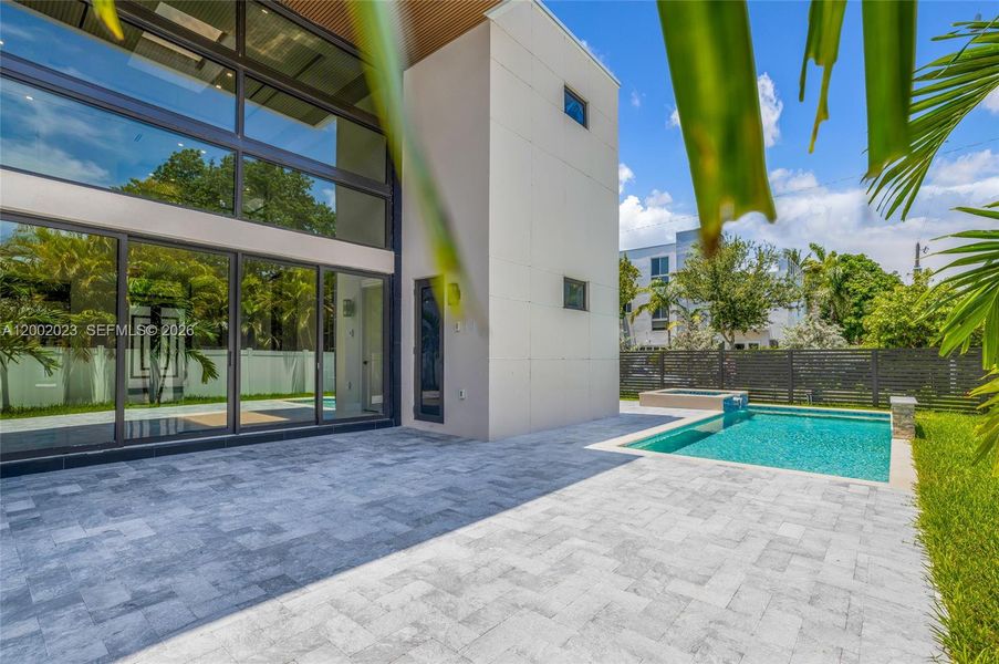 Exterior details and patio area of a home in , Fort Lauderdale (Image 29).