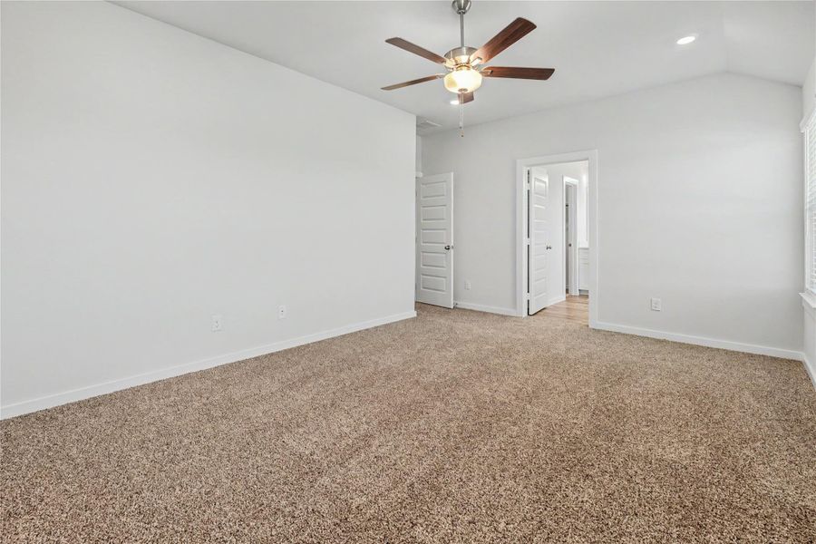 Spacious, unfurnished interior of a new home in Glendale Lakes, Rosharon (Image 21).