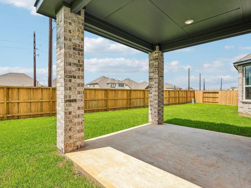 Exterior details and patio area of a home in Kingdom Heights, Rosenberg (Image 4).