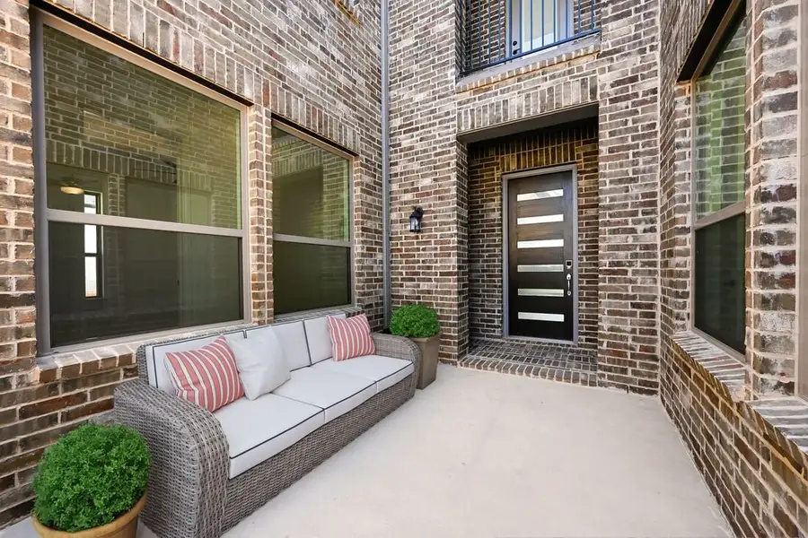 Representative exterior details of a home built from the Pearl by Taylor Morrison in The Ridge at Northlake, Argyle (Image 3).