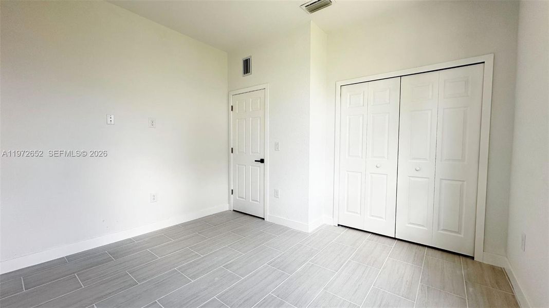Spacious, unfurnished interior of a new home in , Lehigh Acres (Image 14).