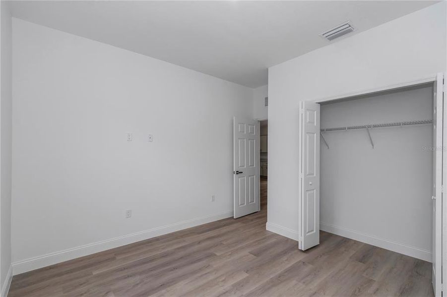 Spacious, unfurnished interior of a new home in , Citrus Springs (Image 36).