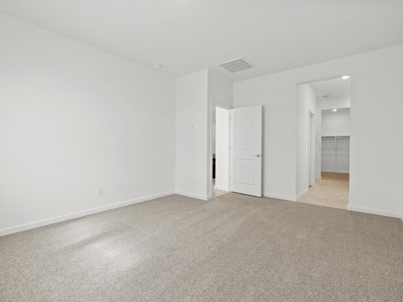 Spacious, unfurnished interior of a new home in Mountain View Estates Reserve Series, Buckeye (Image 11).