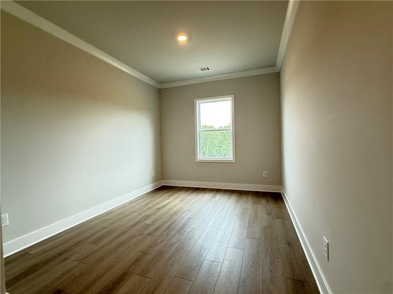 Spacious, unfurnished interior of a new home in Ponderosa Farms Manor, Gainesville (Image 31).