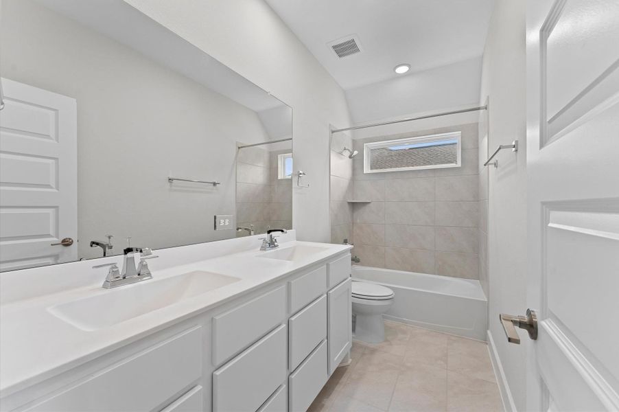 Furnished interior view inside a new home in Cross Creek Ranch, Fulshear (Image 36).