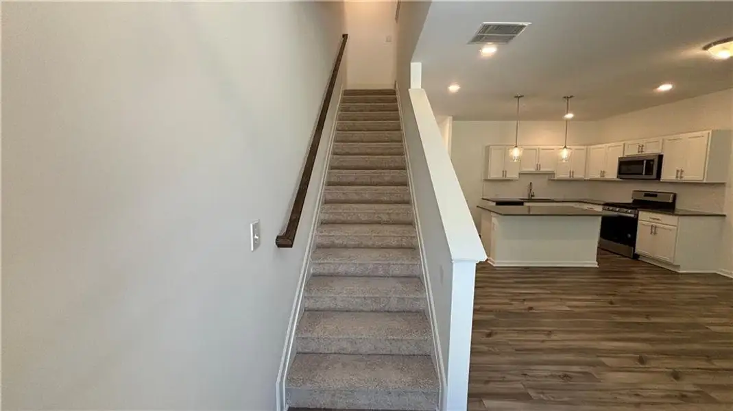 Spacious, unfurnished interior of a new home in Laurelwood, Douglasville (Image 9). Spacious, unfurnished interior of a new home in Laurelwood, Douglasville (Image 9).