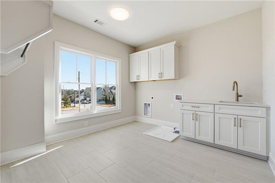 Spacious, unfurnished interior of a new home in , Marietta (Image 36).