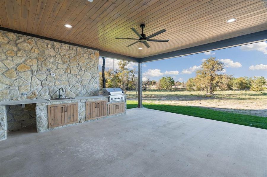 Exterior details and patio area of a home in , Weatherford (Image 24).