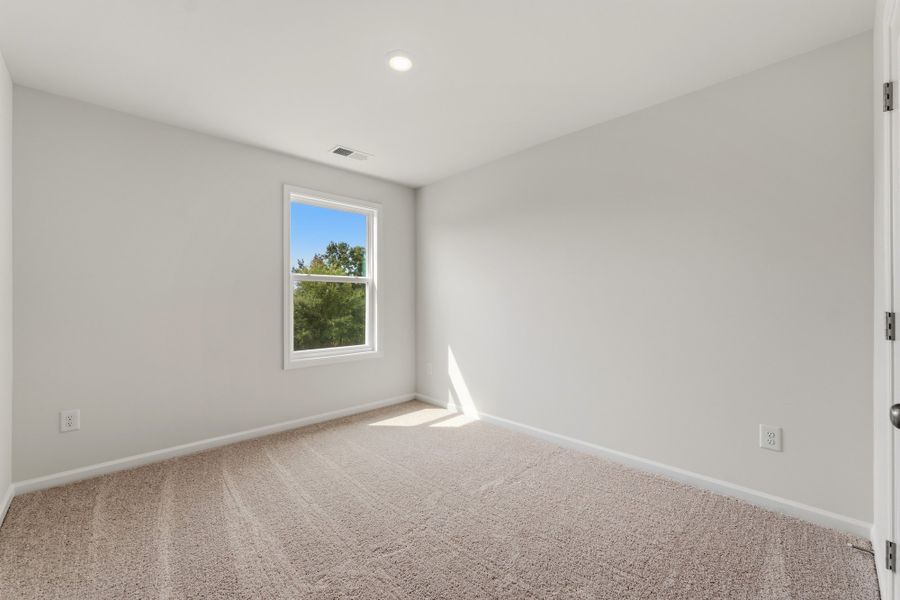 Spacious, unfurnished interior of a new home in Dove Hollow, Chesnee (Image 28).
