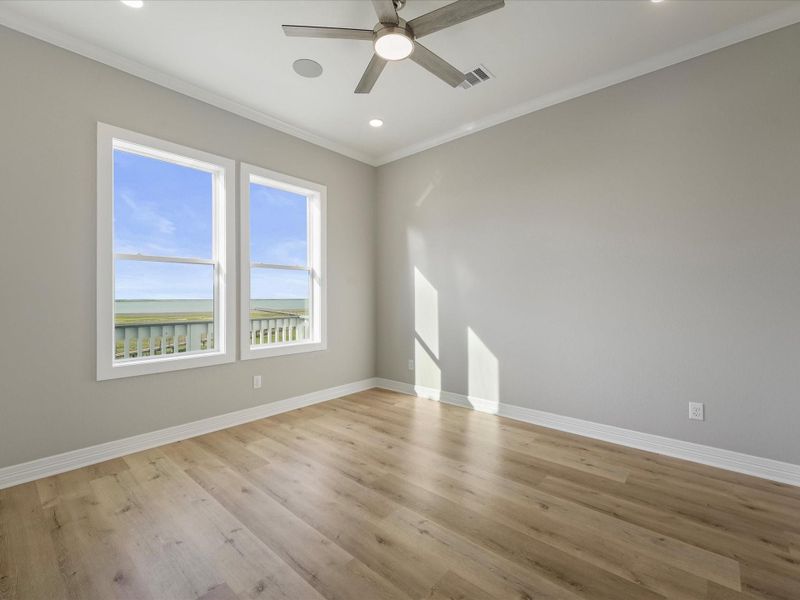 Spacious, unfurnished interior of a new home in , Freeport (Image 18).