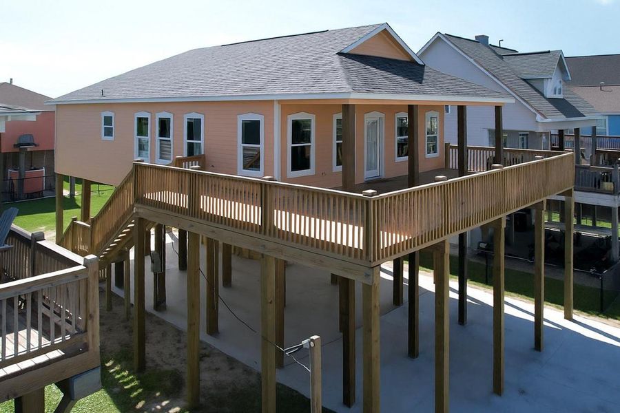 Exterior details and patio area of a home in , Bolivar Peninsula (Image 22).