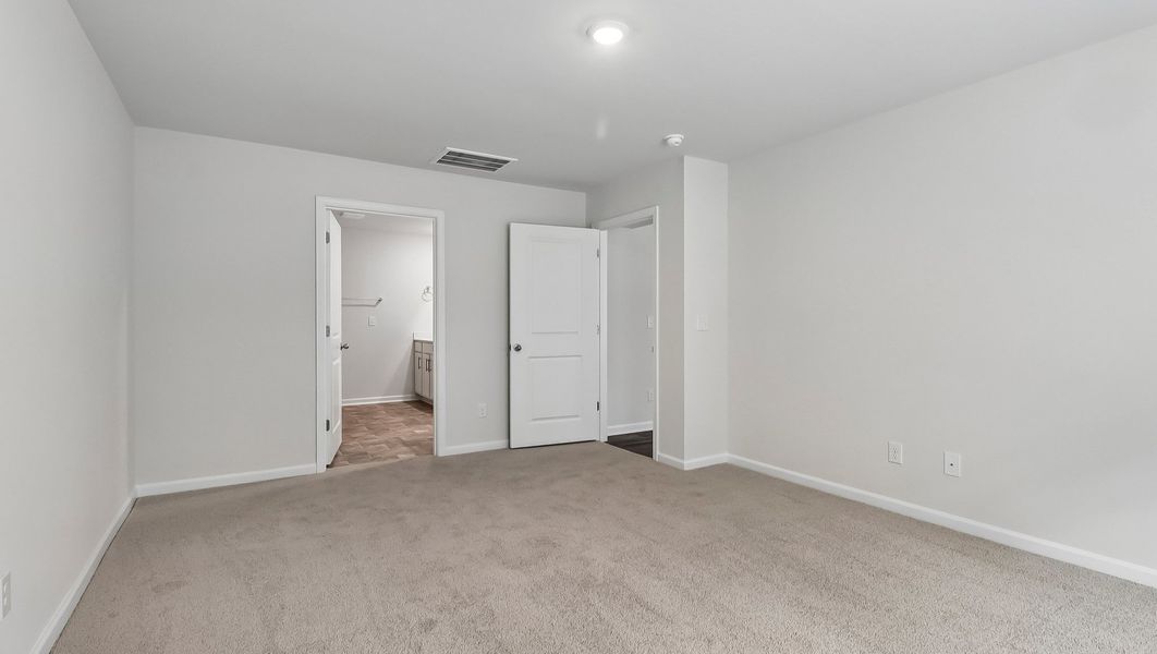 Spacious, unfurnished interior of a new home in Gates Village, Lugoff (Image 18).