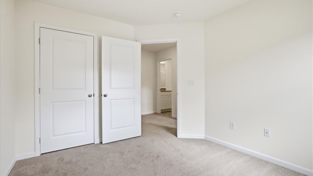 Spacious, unfurnished interior of a new home in Cherokee Crossing, Kodak (Image 23).