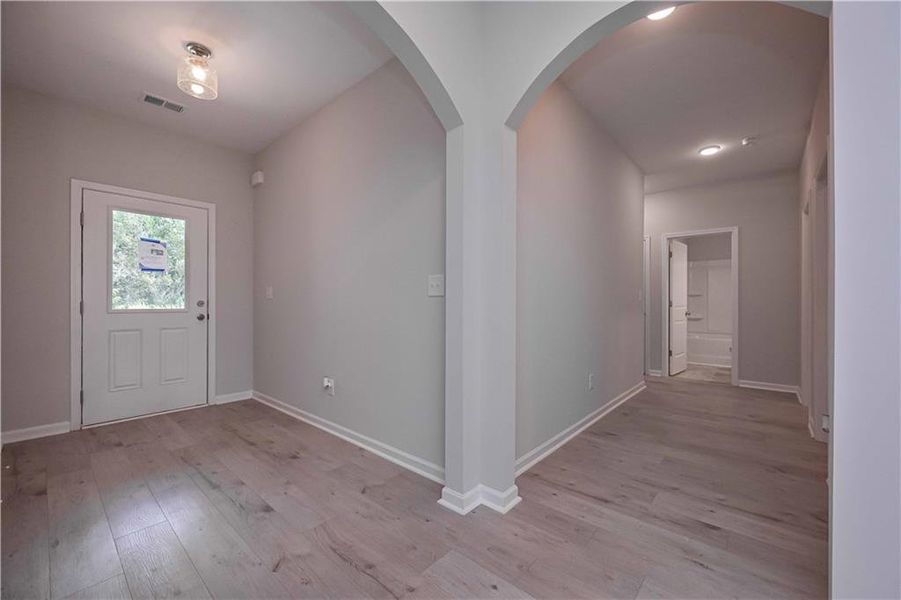 Spacious, unfurnished interior of a new home in , Villa Rica (Image 10).