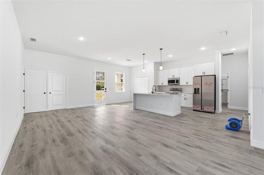 Spacious, unfurnished interior of a new home in , Ocala (Image 22).