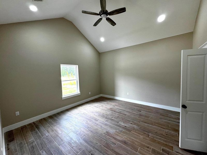 Spacious, unfurnished interior of a new home in , Beaumont (Image 20).