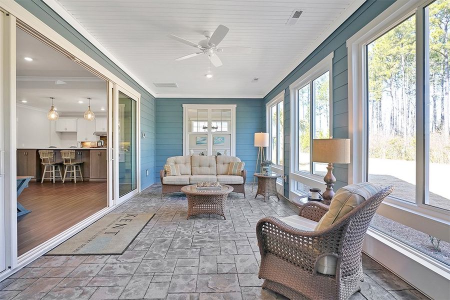 Cooper's Bay, Enclosed Loggia