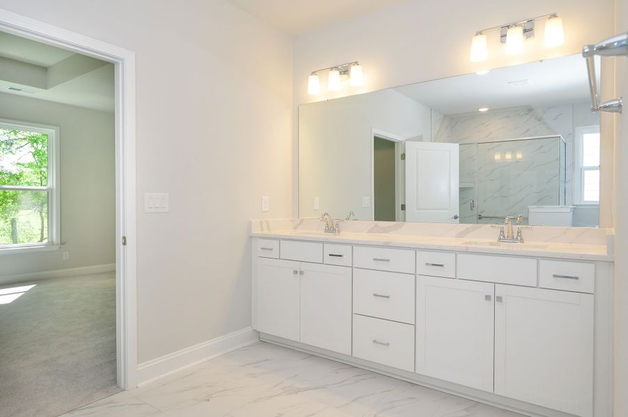The Ponder - Owner's Bath