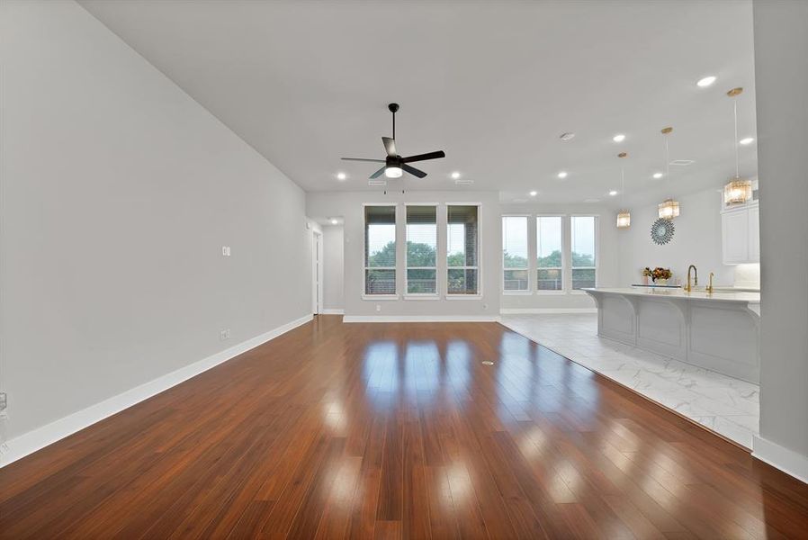 Spacious, unfurnished interior of a new home in , Fate (Image 22).